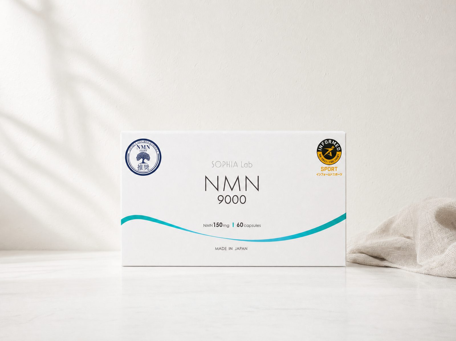 白磁色のスタジオに置かれた SOPHIA Lab NMN 9000 のパッケージ